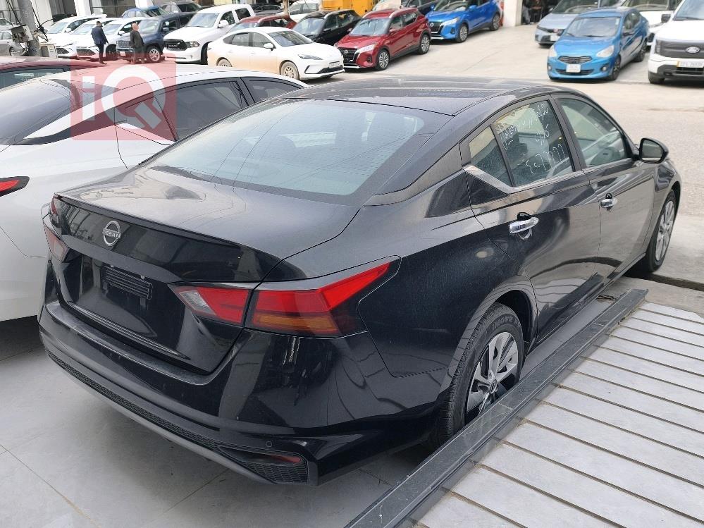 نيسان ألتيما